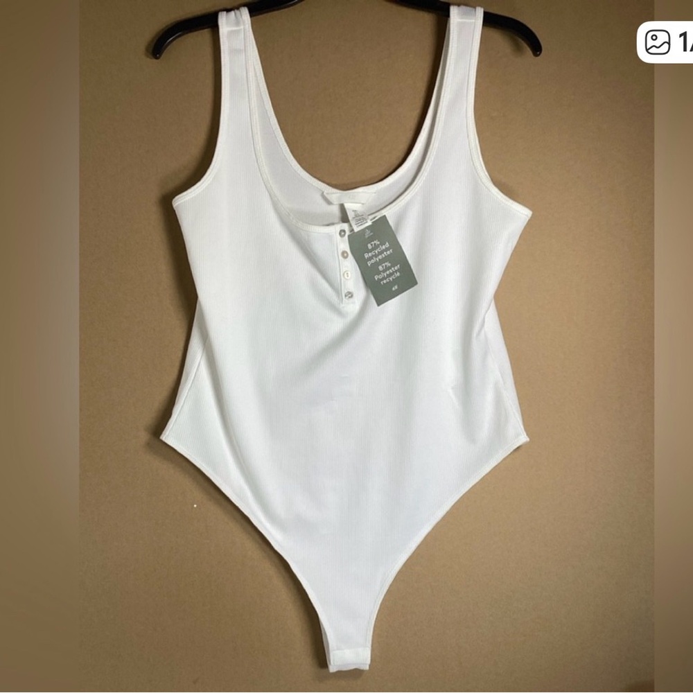 NWT HM White Ribbed Tank One-Piece Bodysuit with Snap Placket sz L